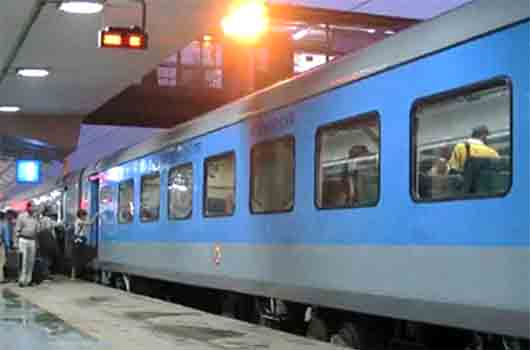 सेमी हाई स्पीड ‘ट्रेन 18’ रेल पटरियों पर दौड़ने को तैयार