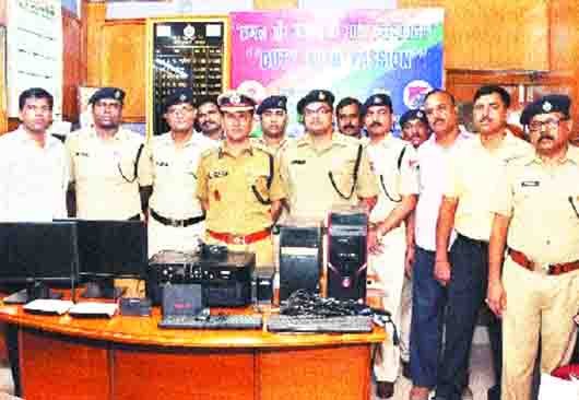 पकड़े गए रेल आरक्षण ई-टिकट के दो कालाबाजारिए